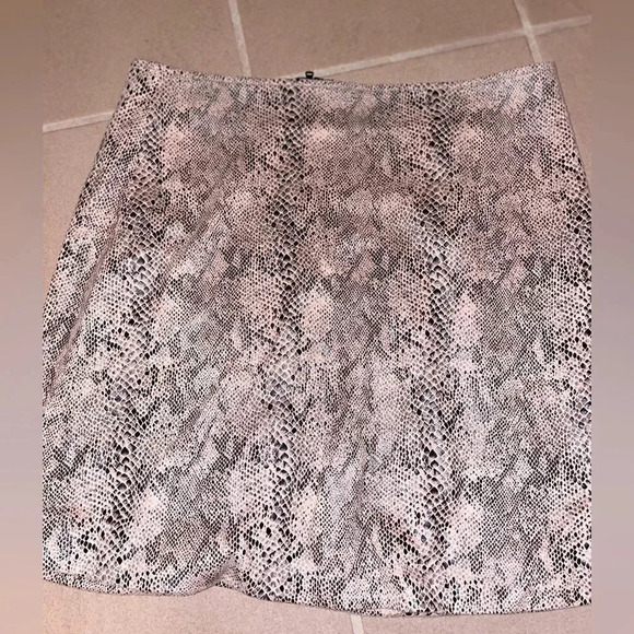 M.N.I LOS ANGELES LINED FAUX SUEDE SNAKESKIN MINI SKIRT BLUSH AND BLACK SIZE M - Picture 11 of 12